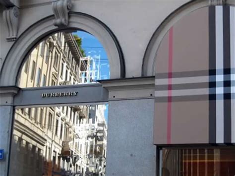 rappresentante burberry centro italia|Shops with BURBERRY in Milan title.